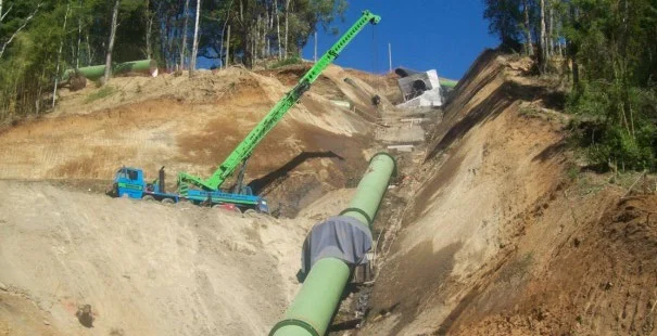 Instalación de tubería en terreno